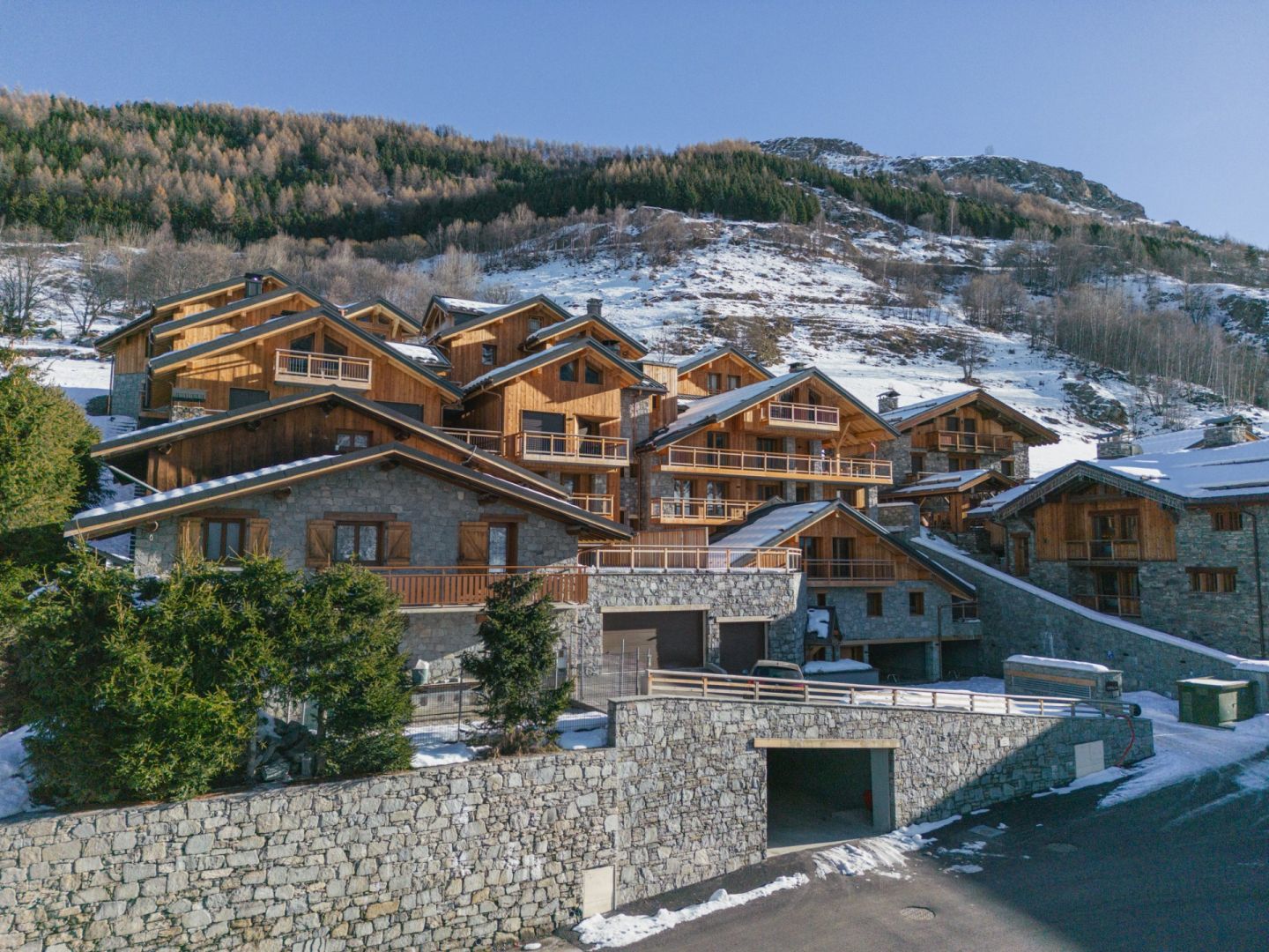 Ydilia chalets & apartments for sale in les belleville - building